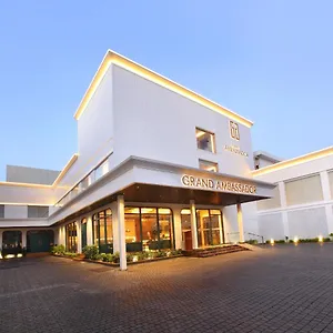 https://the-grand-ambassador-hotel.kerala-hotels.net