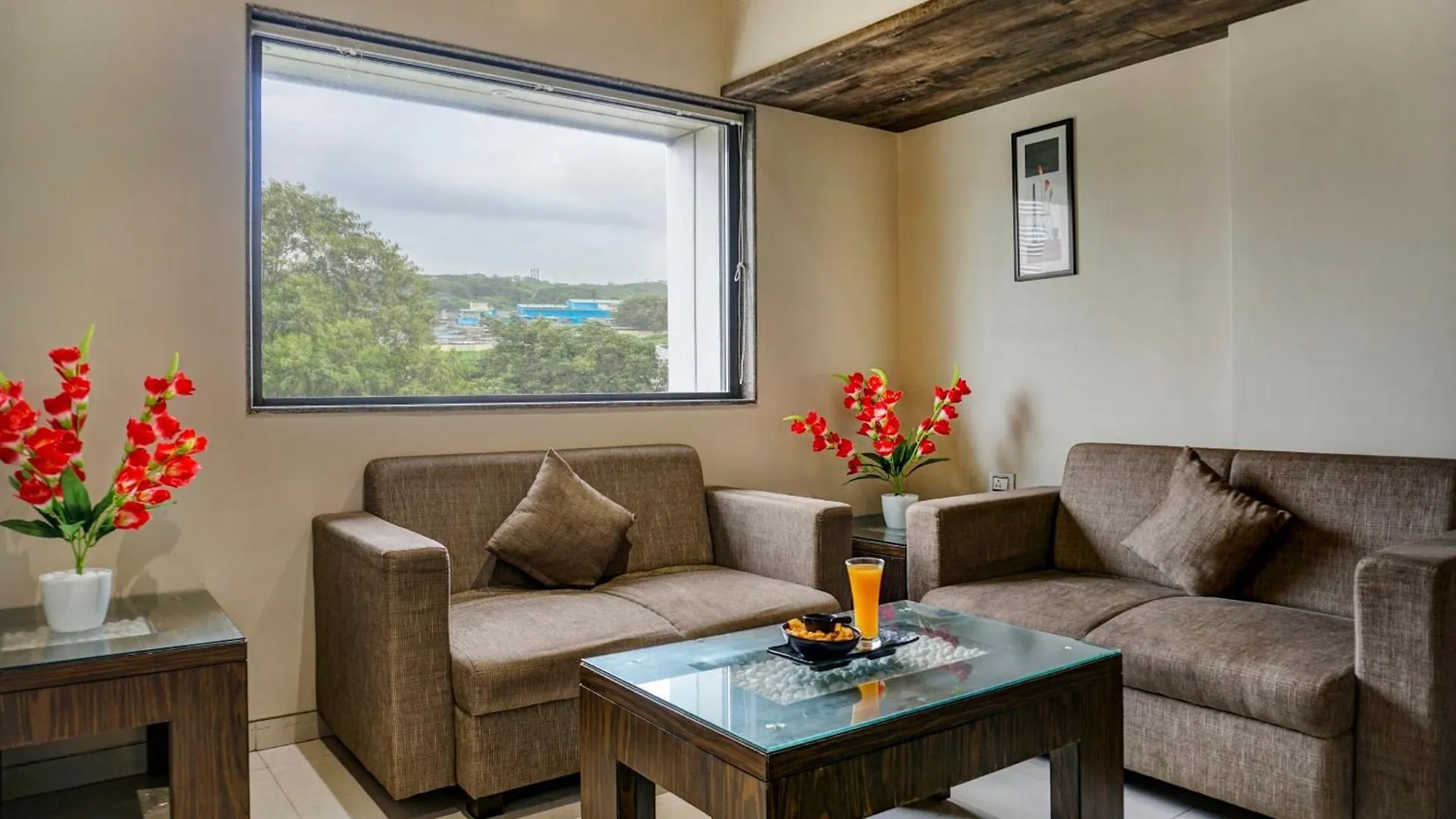 Hotel Caves Inn Plaza Near Igi Airport Delhi Nowe Delhi