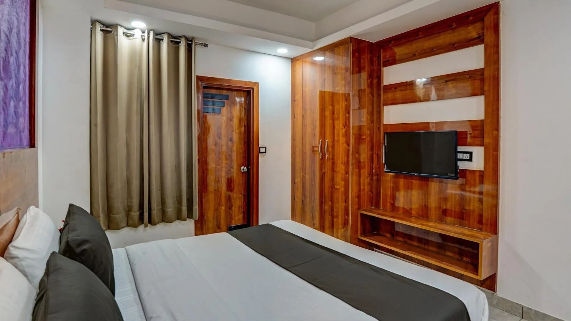 Hotel Caves Inn Plaza Near Igi Airport Delhi Nowe Delhi